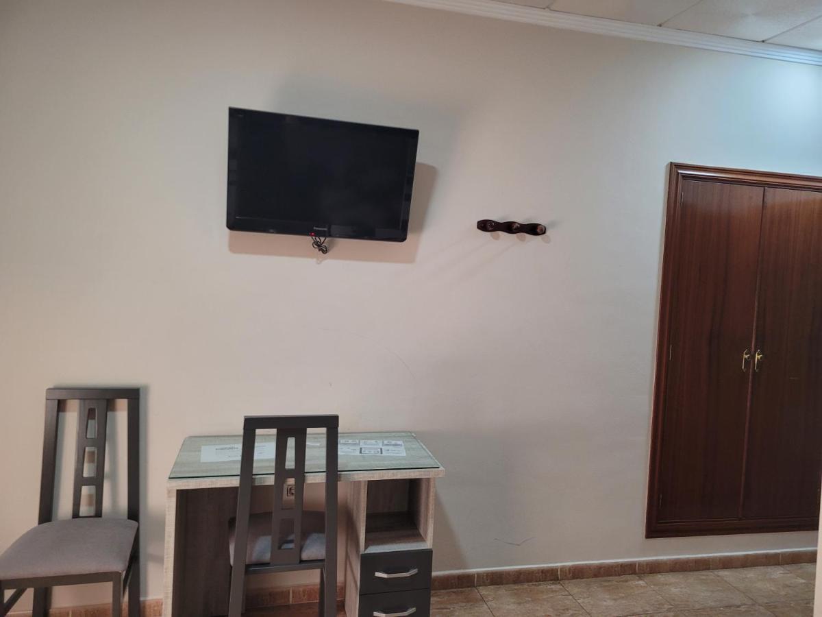 Hostal Restaurante El Paraiso Дон Бенито Екстериор снимка