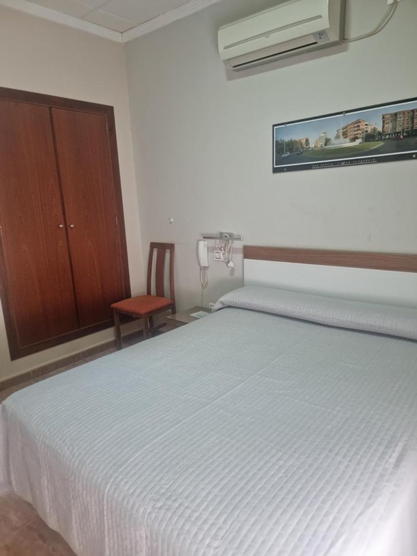 Hostal Restaurante El Paraiso Дон Бенито Екстериор снимка