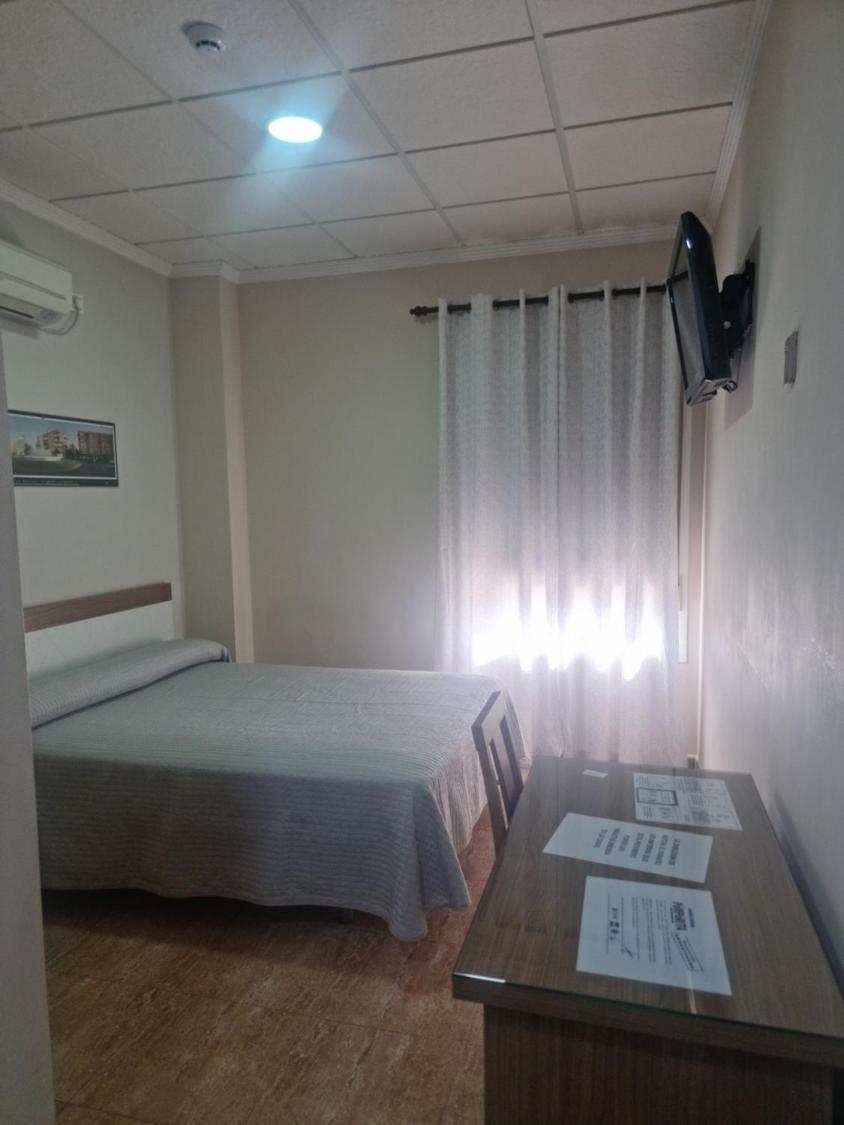 Hostal Restaurante El Paraiso Дон Бенито Екстериор снимка
