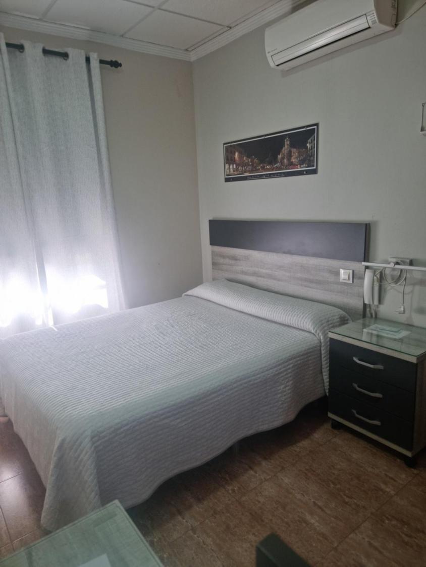 Hostal Restaurante El Paraiso Дон Бенито Екстериор снимка