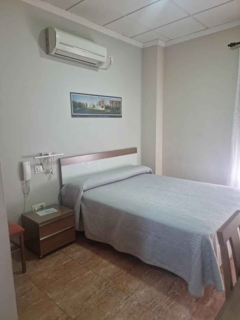 Hostal Restaurante El Paraiso Дон Бенито Екстериор снимка