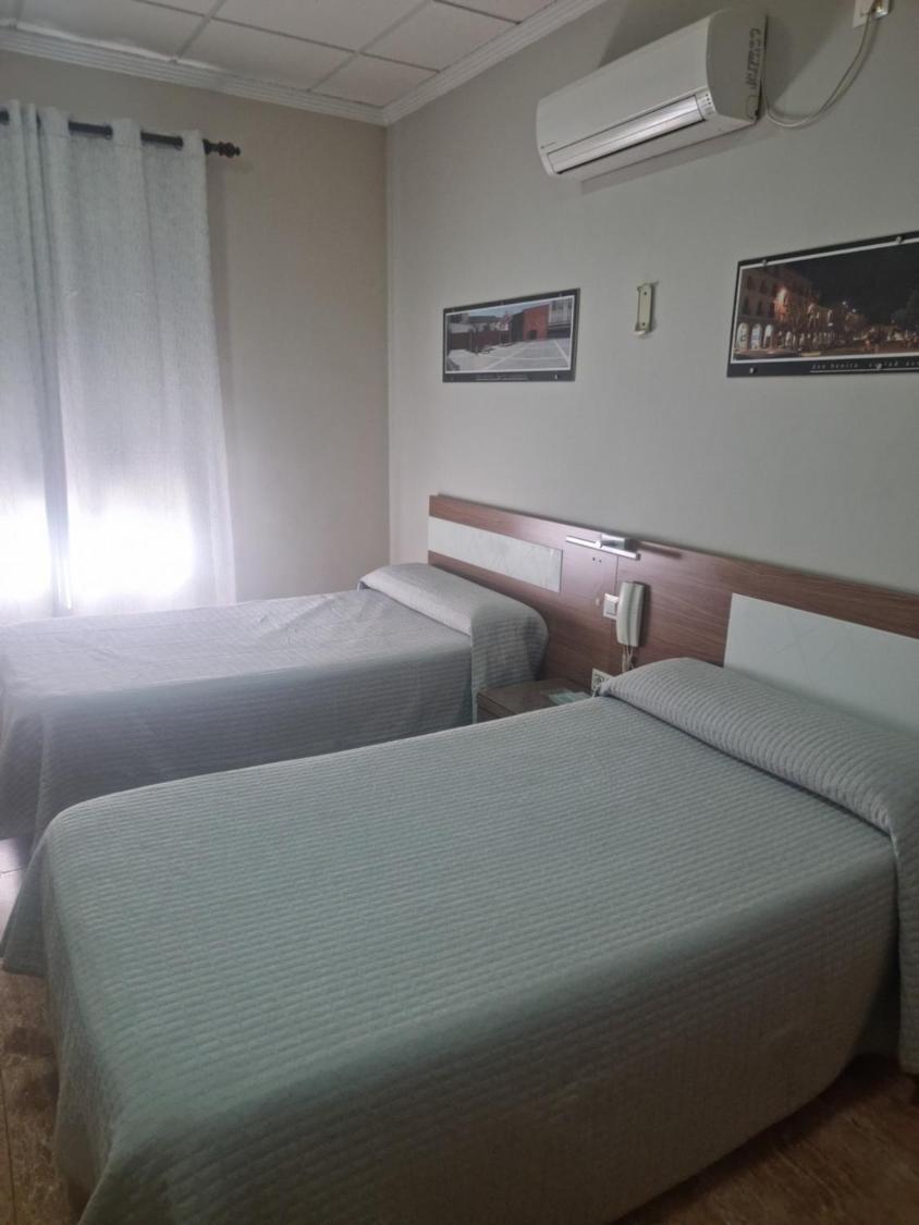 Hostal Restaurante El Paraiso Дон Бенито Екстериор снимка