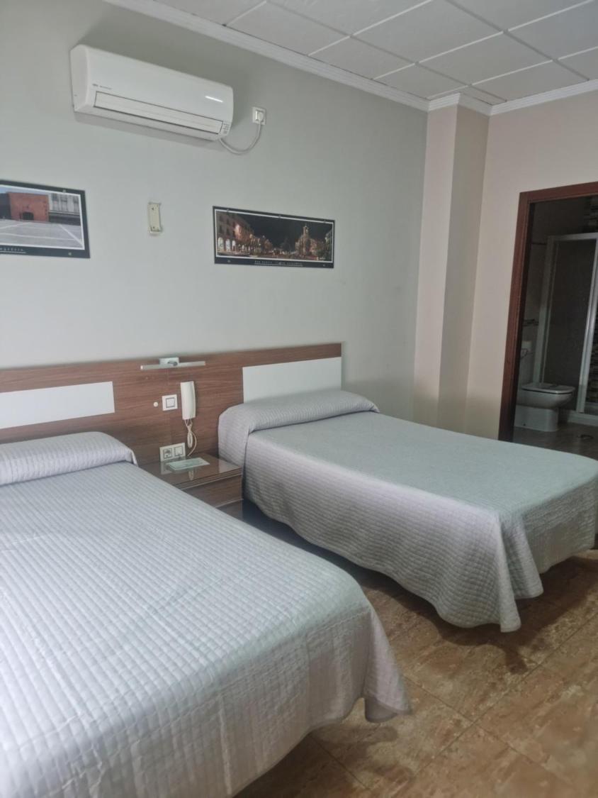 Hostal Restaurante El Paraiso Дон Бенито Екстериор снимка