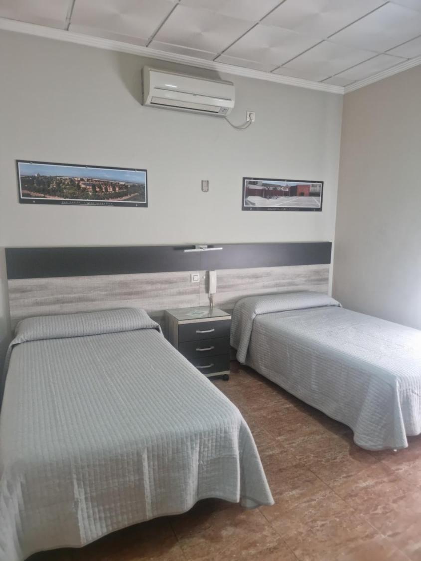 Hostal Restaurante El Paraiso Дон Бенито Екстериор снимка