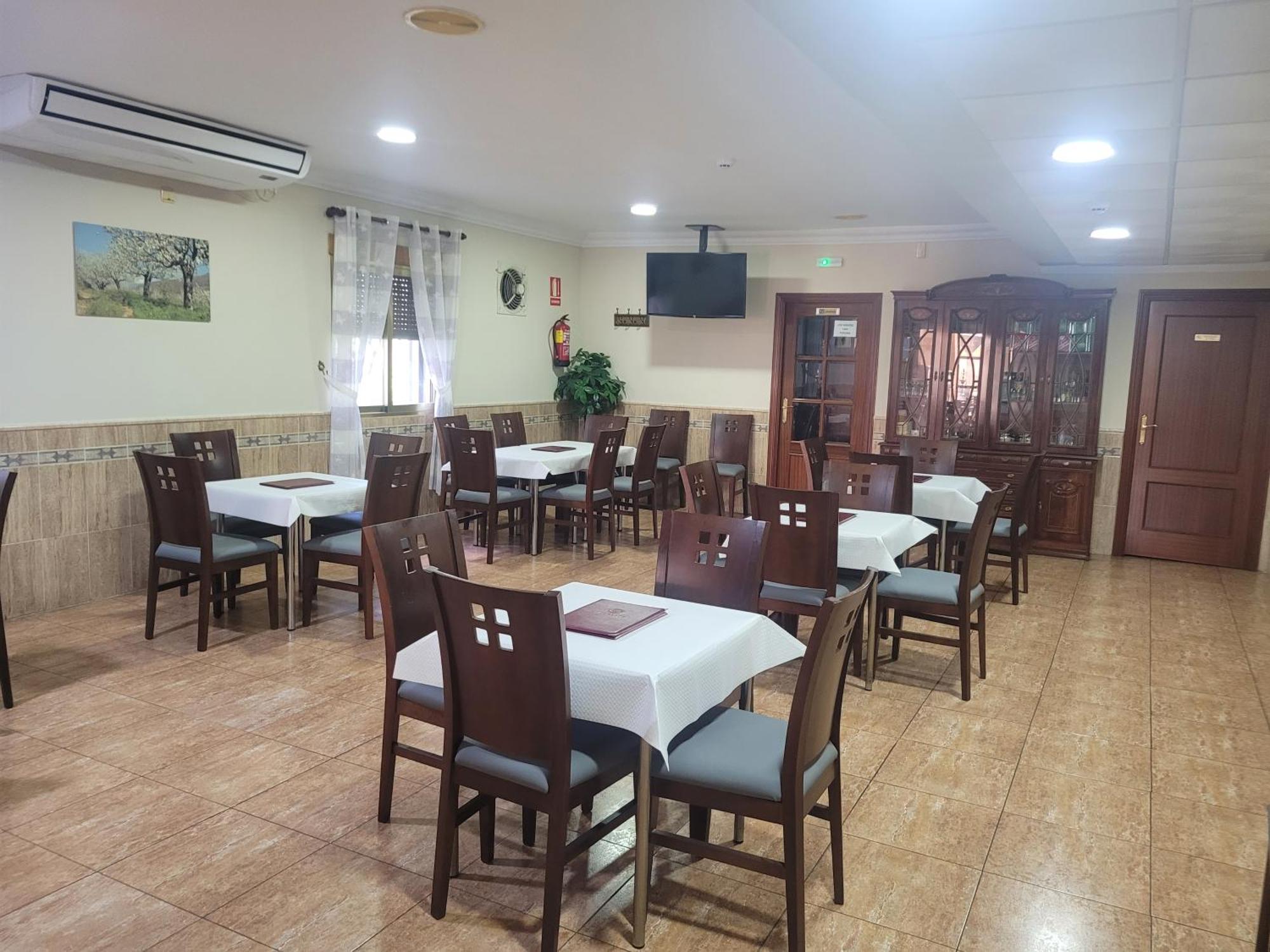 Hostal Restaurante El Paraiso Дон Бенито Екстериор снимка