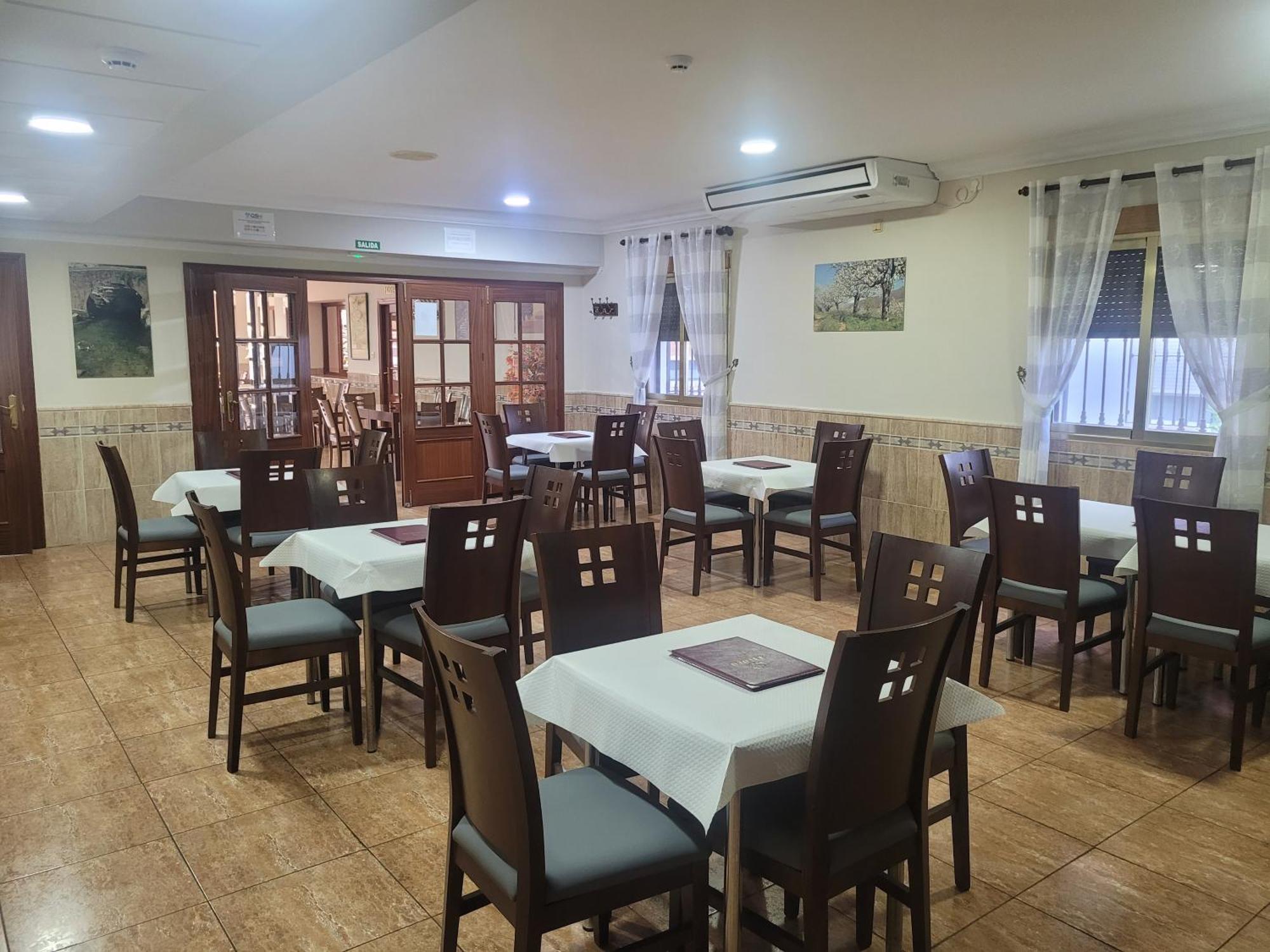 Hostal Restaurante El Paraiso Дон Бенито Екстериор снимка