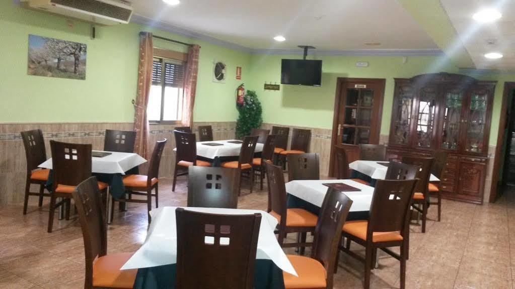 Hostal Restaurante El Paraiso Дон Бенито Екстериор снимка