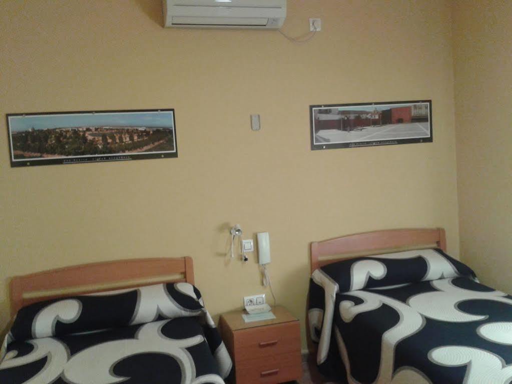 Hostal Restaurante El Paraiso Дон Бенито Екстериор снимка