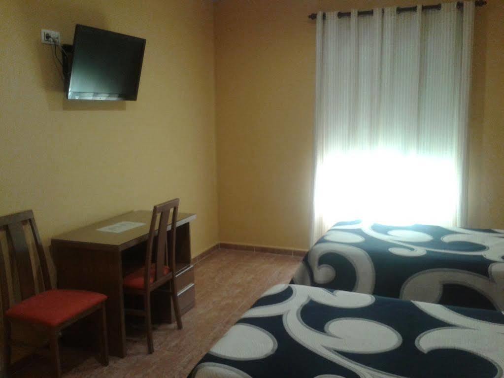 Hostal Restaurante El Paraiso Дон Бенито Екстериор снимка